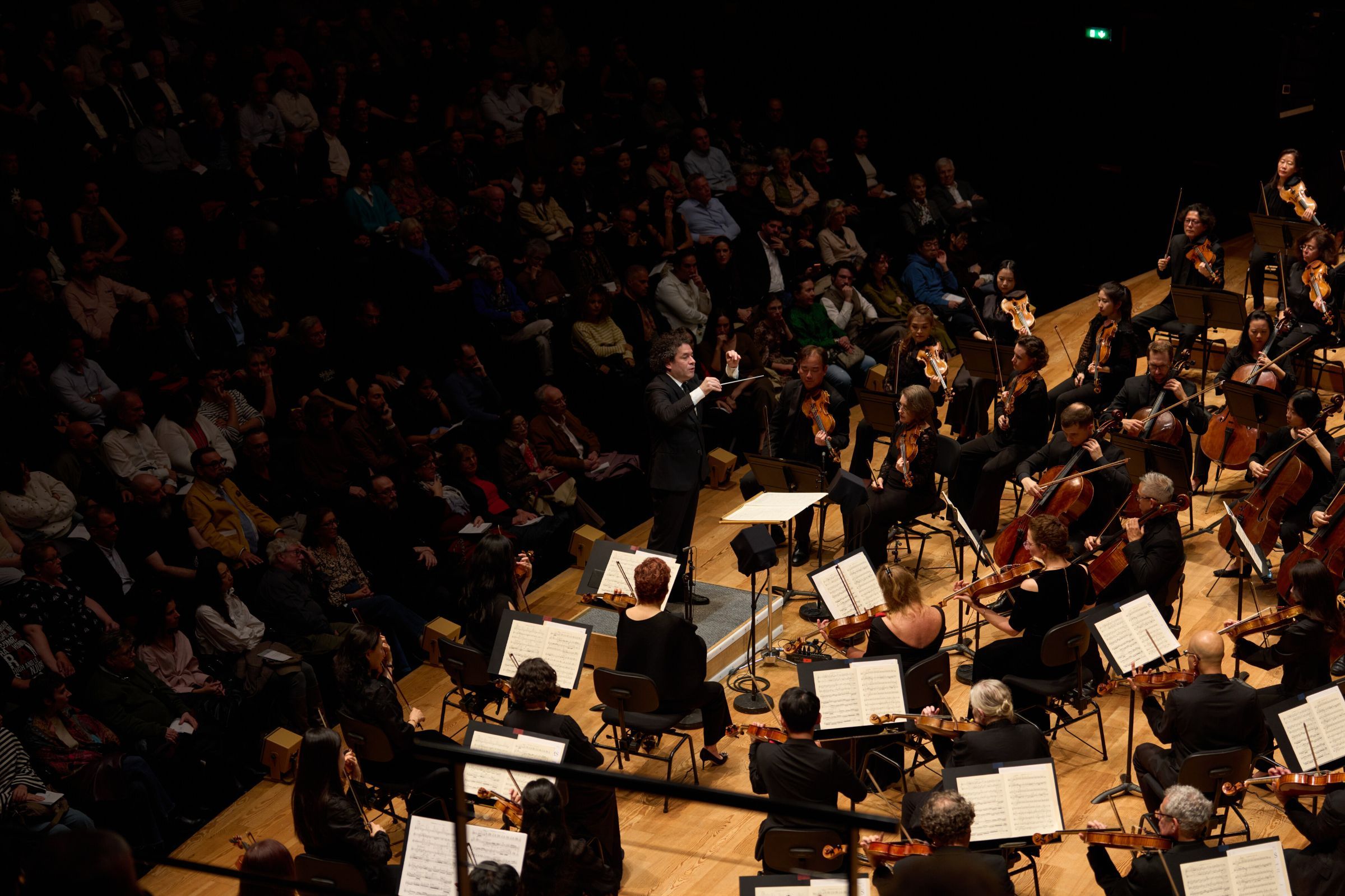 Gustavo Dudamel dirige le New York Philharmonic à la Philharmonie de Paris &copy; Jason Bell