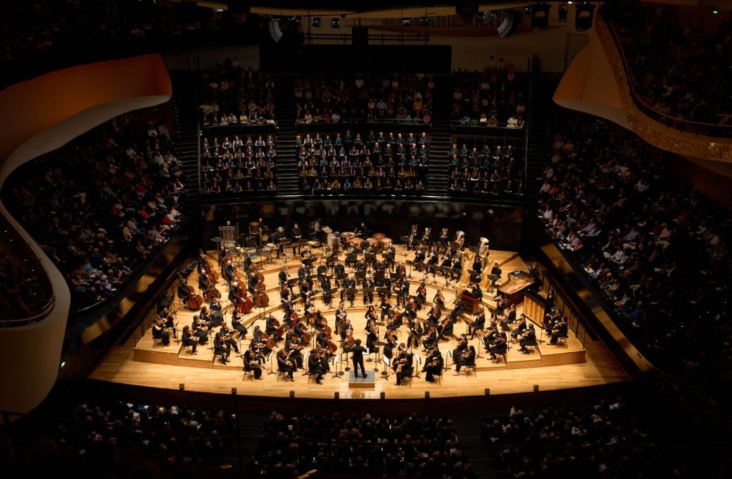 Gustavo Dudamel dirige le New York Philharmonic et l'Orfe&oacute; Catal&agrave; &copy; Jason Bell