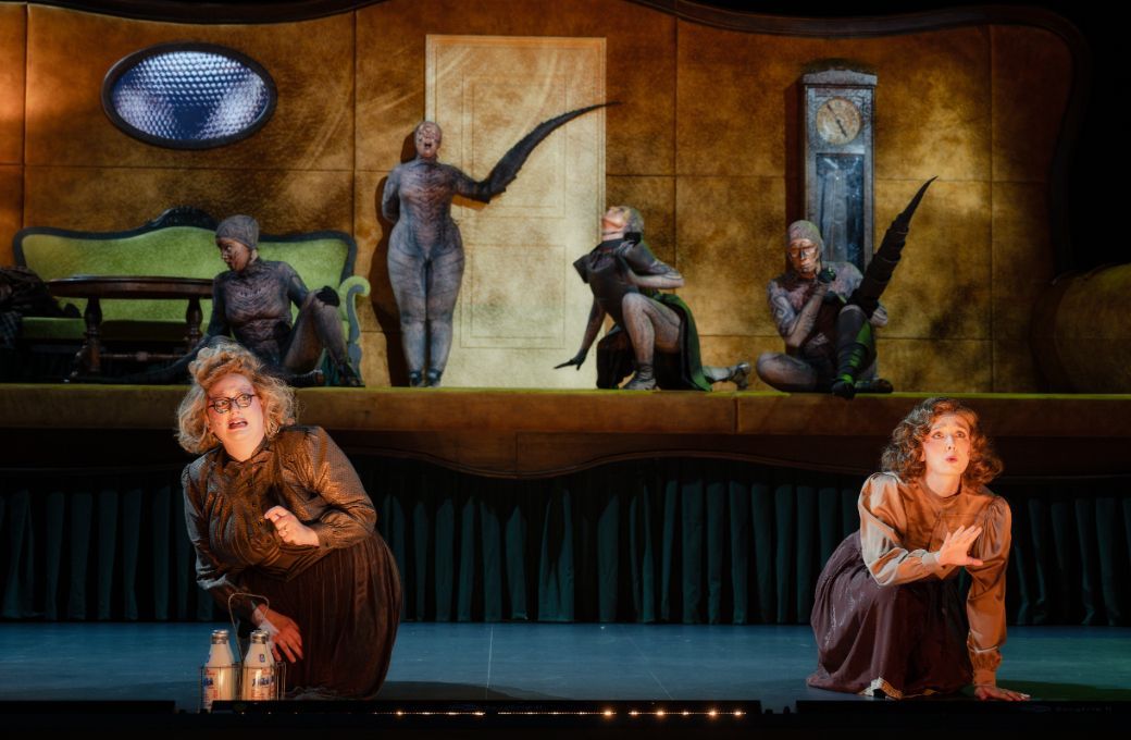 Kate Allen, Franziska Zwink; Oben: Cl&aacute;udia Pereira, Rusn&eacute; Tu&scaron;lait&eacute;, Helena Sturm, Titouan Sevic &copy; Jan-Pieter Fuhr