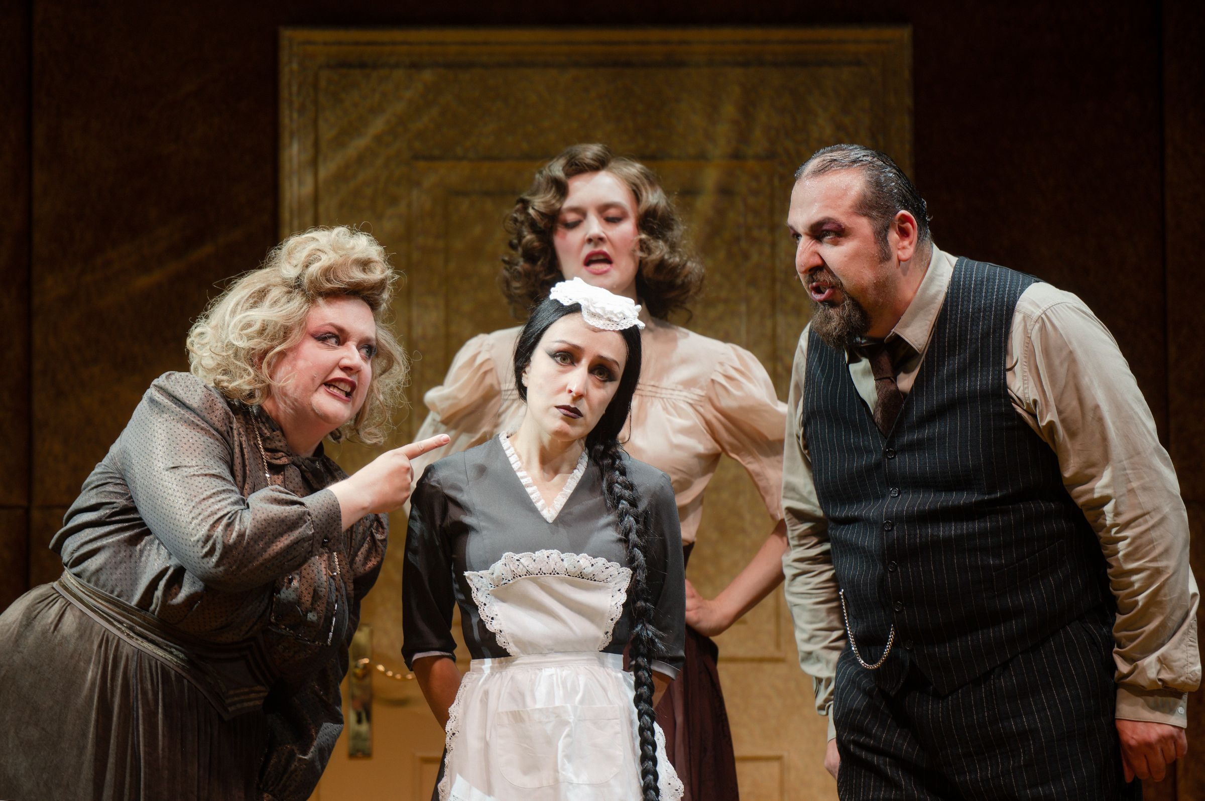 Kate Allen, Olena Sloia (Dienstmädchen) Franziska Zwink und Avtandil Kaspeli &copy; Jan-Pieter Fuhr