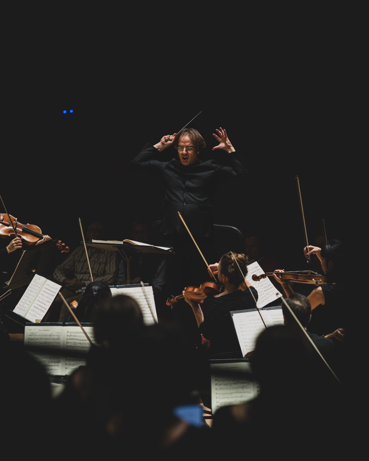 Jérémie Rhorer dirige le Cercle de l'Harmonie à Toulouse &copy; William Wartel