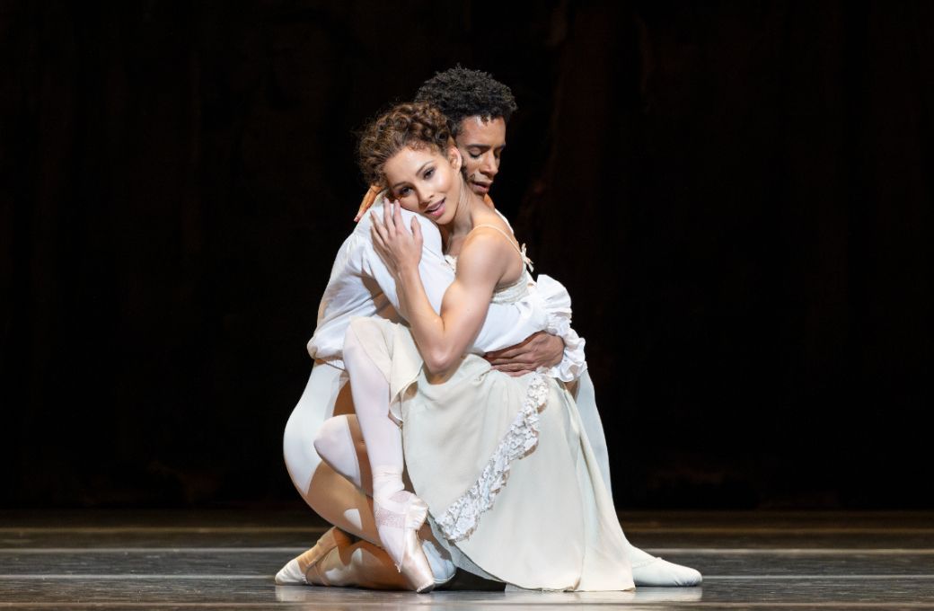 Francesca Hayward as Manon and Marcelino Samb&eacute; as Des Grieux in MacMillan&rsquo;s <i>Manon</i> &copy; Foteini Christofilopoulou