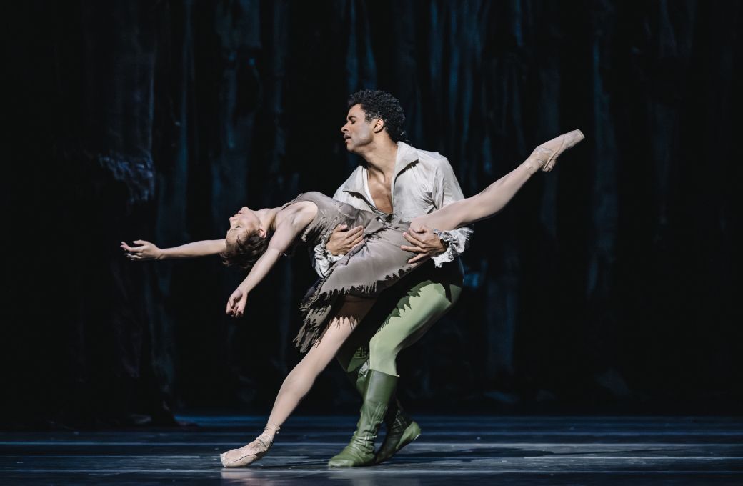 Francesca Hayward as Manon and Marcelino Samb&eacute; as Des Grieux in Sir Kenneth MacMillan&rsquo;s <i>Manon</i> &copy; Foteini Christofilopoulou