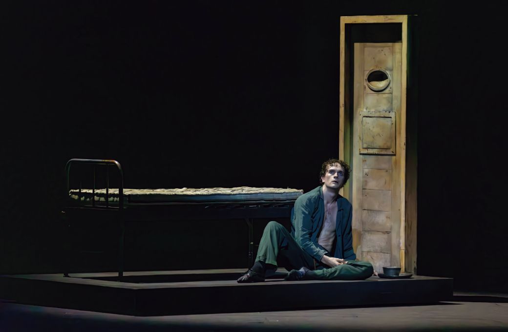 Callum Linnane as Oscar Wilde in Christopher Wheeldon&rsquo;s <i>Oscar</i> &copy; Curtis Brown