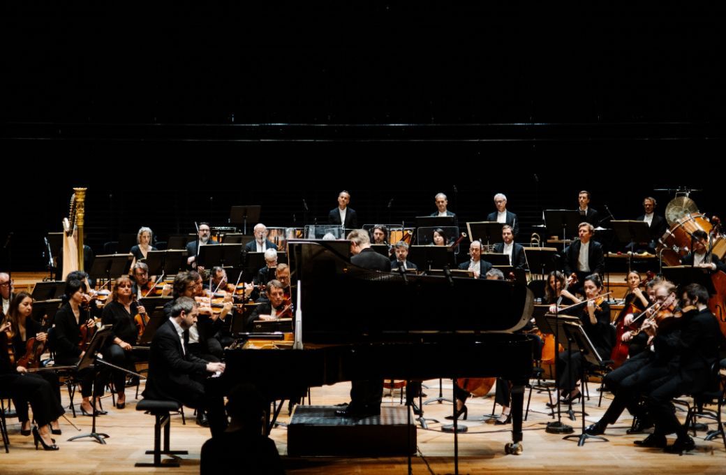Bertrand Chamayou, Esa-Pekka Salonen et l'Orchestre de Paris &copy; Kamil Zihnioglu