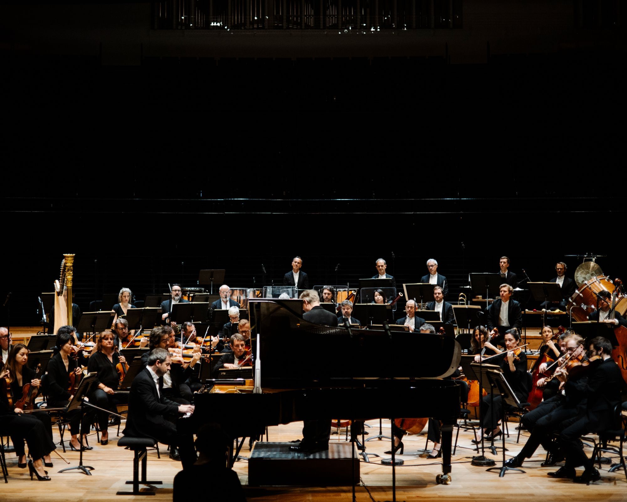 Bertrand Chamayou, Esa-Pekka Salonen et l'Orchestre de Paris &copy; Kamil Zihnioglu