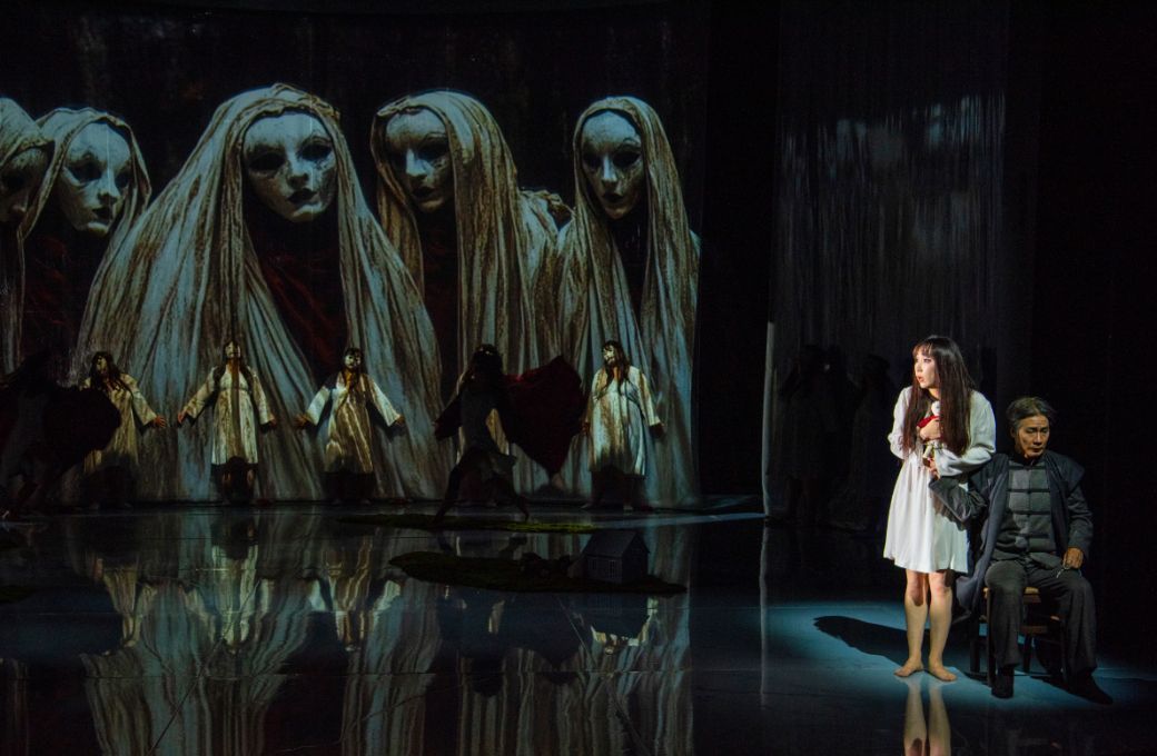 Leyla Gu (Iris), Jihoon Kim (Il Cieco) and the Chrous of Wexford Festival Opera &copy; Padraig Grant