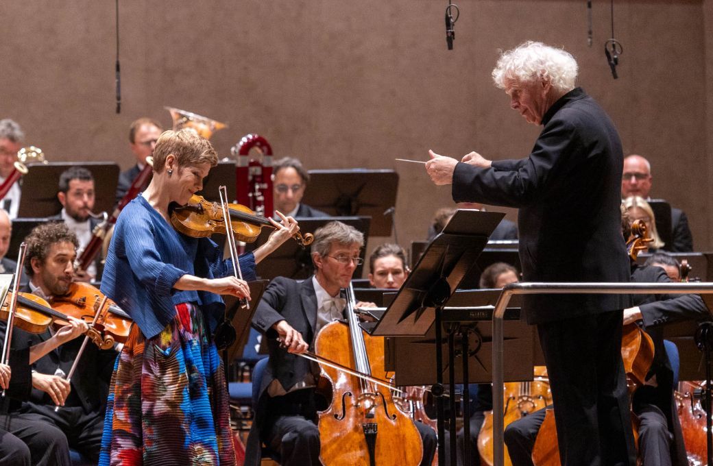 Isabelle Faust und Sir Simon Rattle mit dem BRSO &copy; BR | Michael Hopf