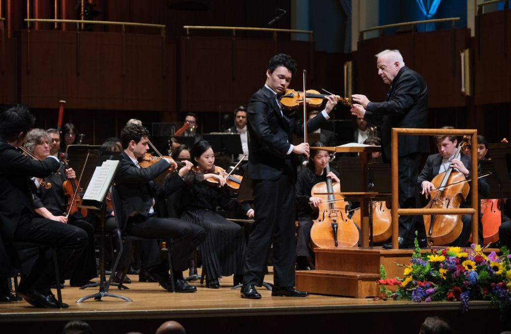 Leonard Slatkin performs with finalist Zhang Aozhe &copy; Denis Ryan Kelly Jr