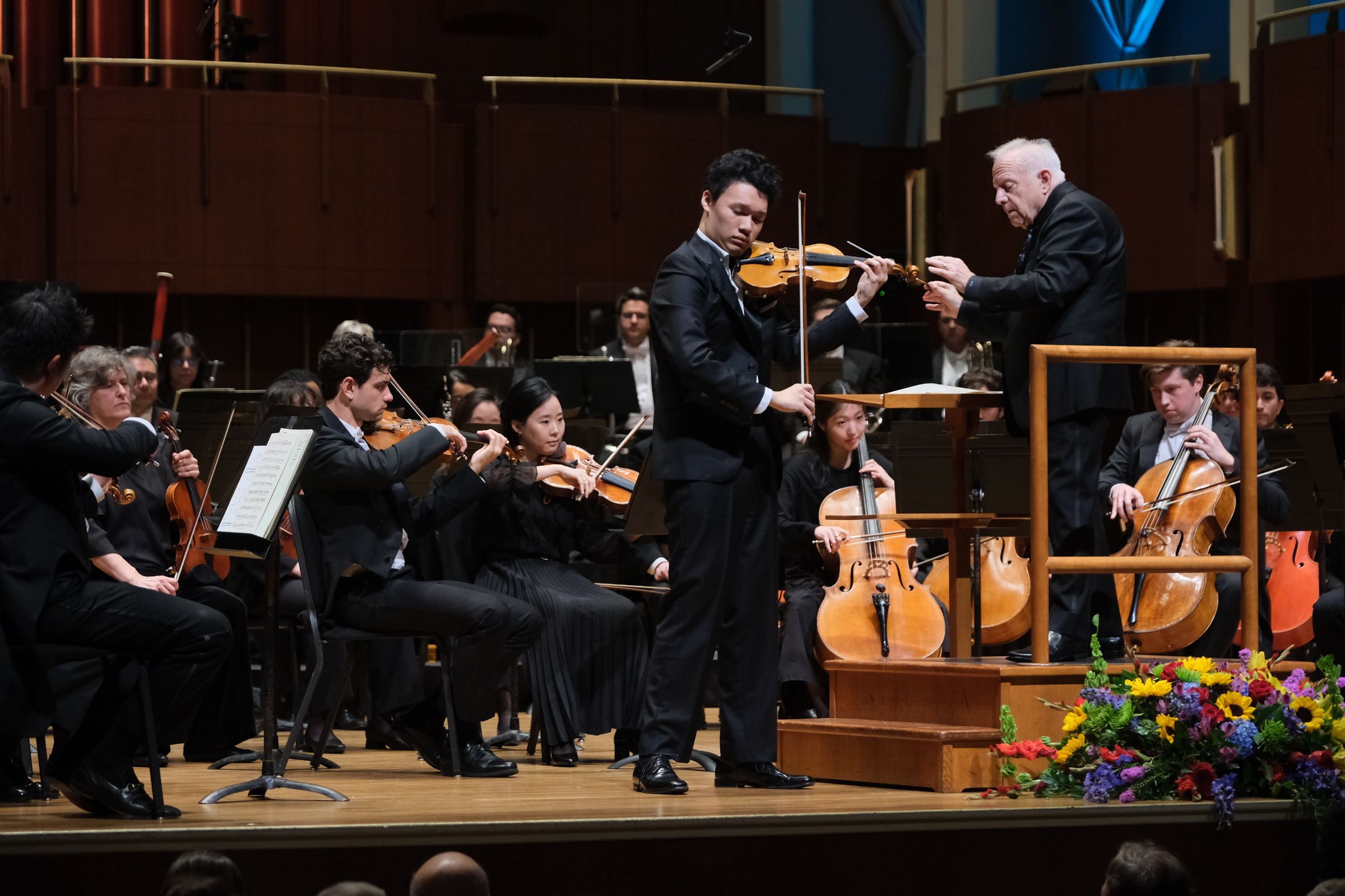 Leonard Slatkin performs with finalist Zhang Aozhe &copy; Denis Ryan Kelly Jr