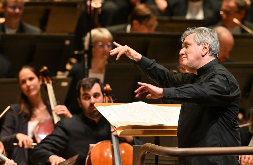 Sir Antonio Pappano conducts the London Symphony Orchestra &copy; LSO | Mark Allan
