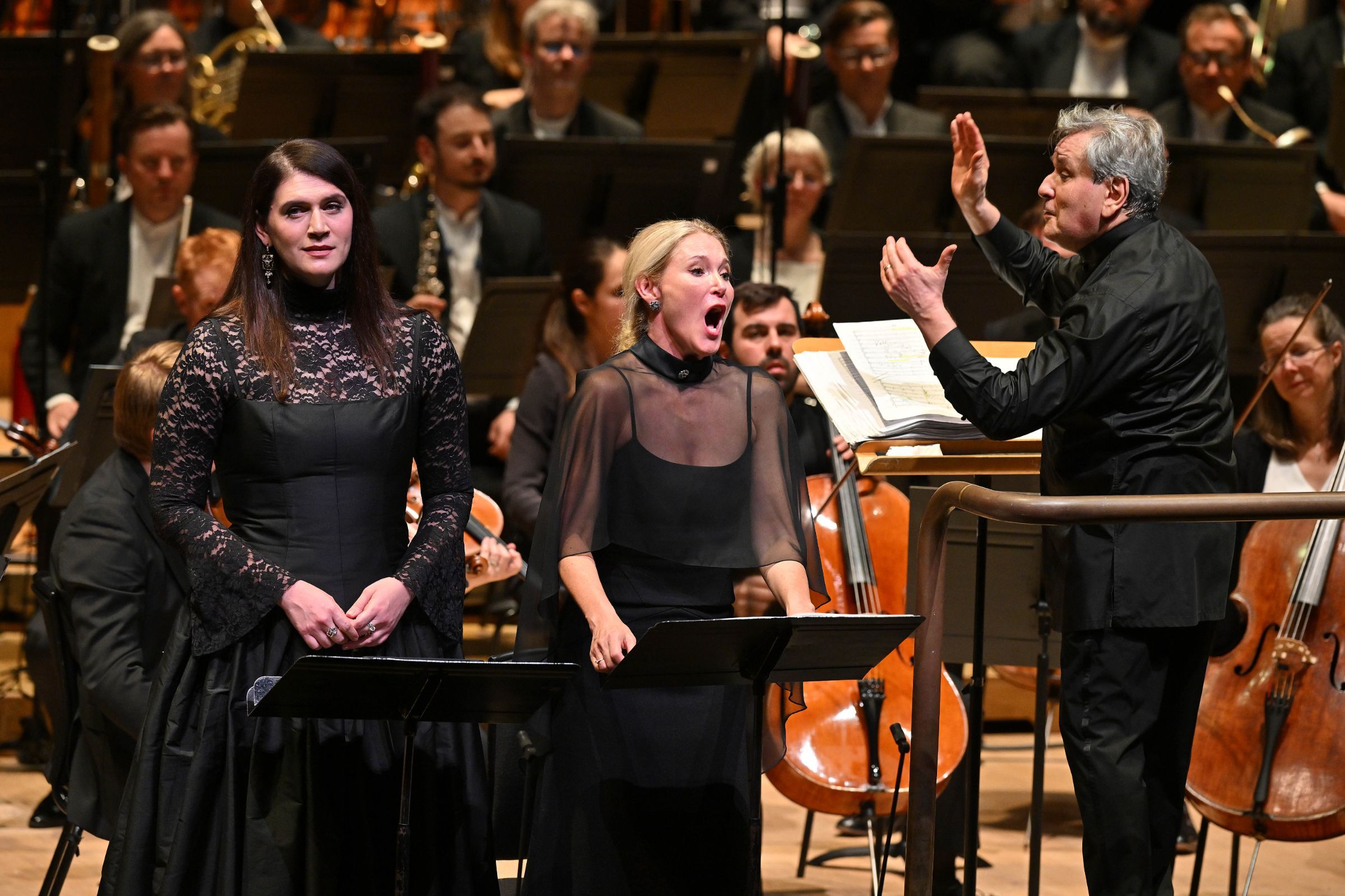 Noa Beinart, Maria Bengtsson and Sir Antonio Pappano &copy; LSO | Mark Allan