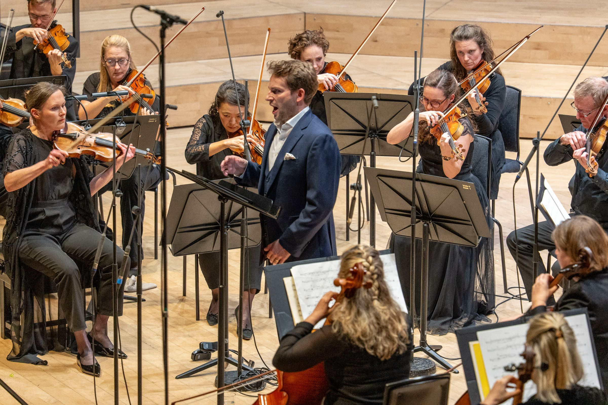 Guy Cutting and the BBC Philharmonic Orchestra &copy; Chris Payne