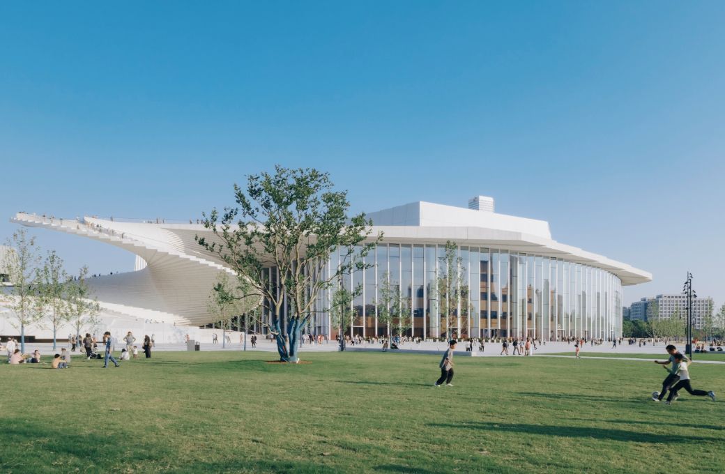 Grand Opera exterior with spiral staircase © Yumeng Zhu