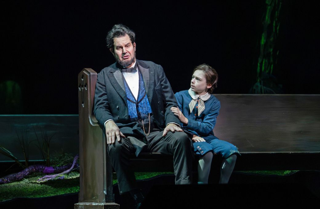 Peter Mattei (Abraham Lincoln) and Everett Sobers (Willie Lincoln) © Karen Almond | Met Opera