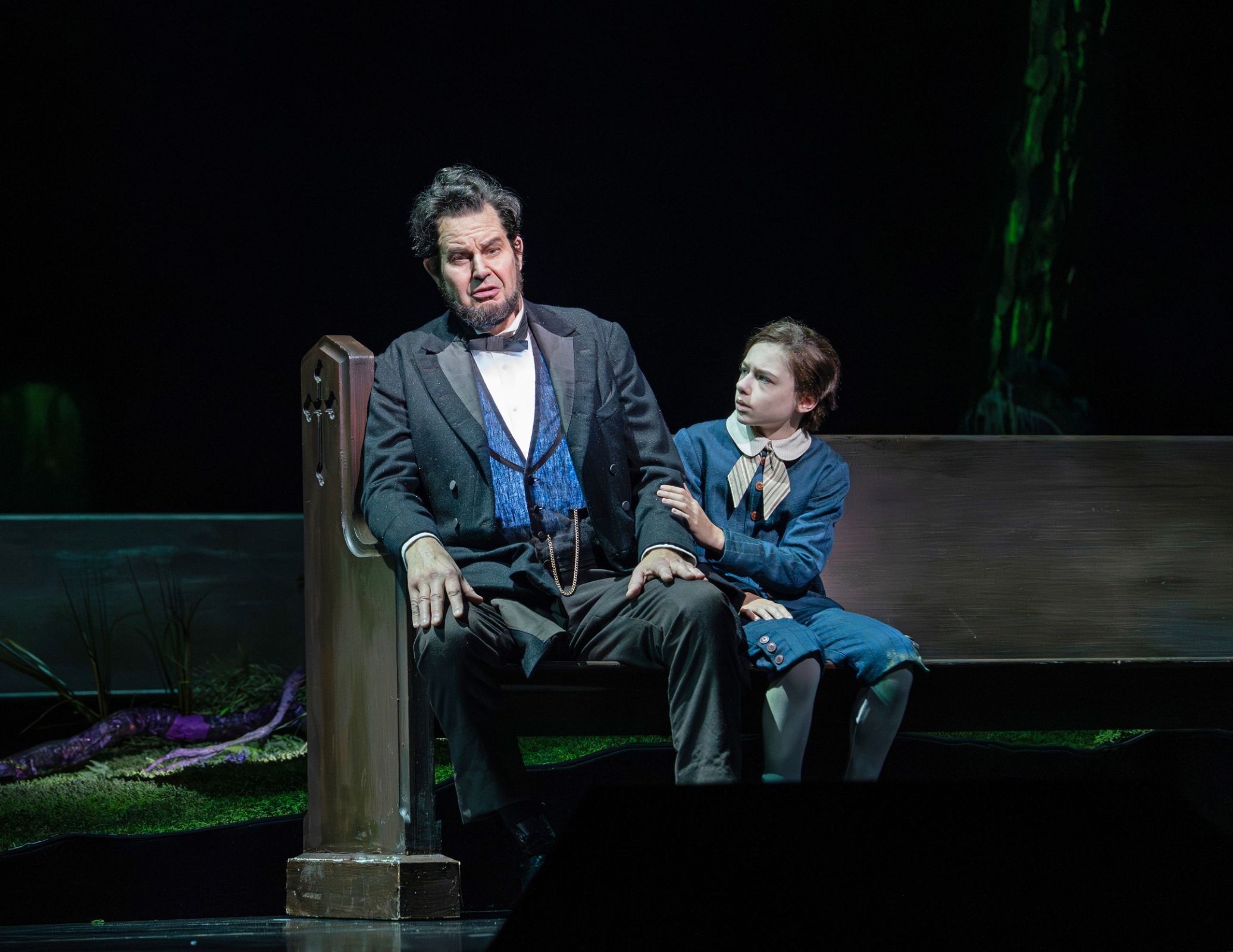 Peter Mattei (Abraham Lincoln) and Everett Sobers (Willie Lincoln) © Karen Almond | Met Opera