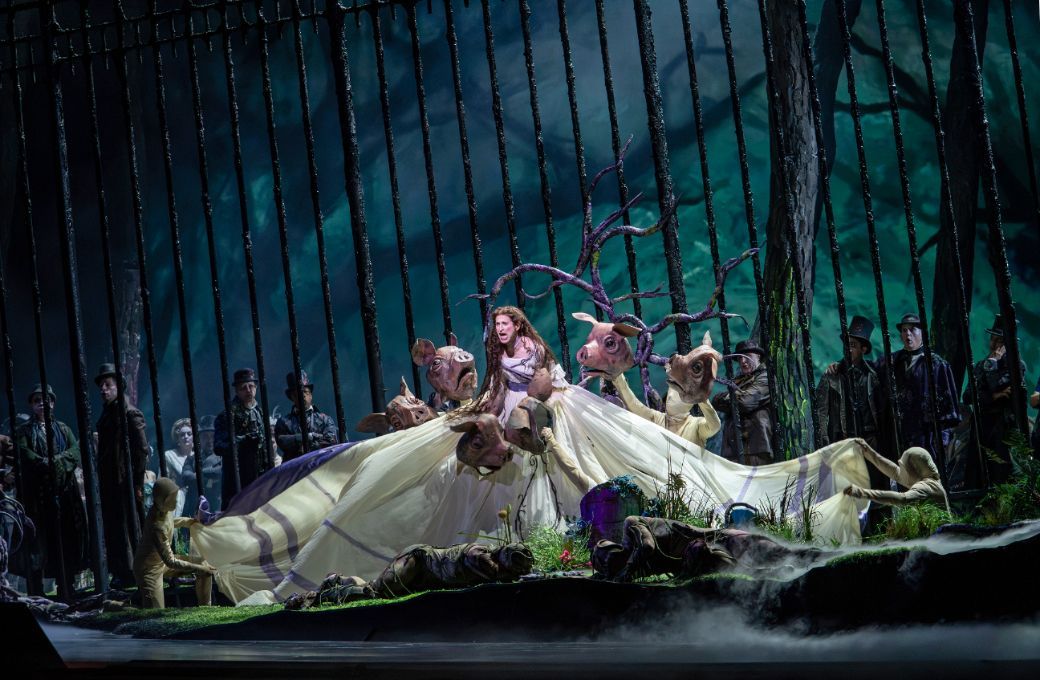 Anthony Roth Costanzo (Miss Elise Traynor) © Karen Almond | Met Opera