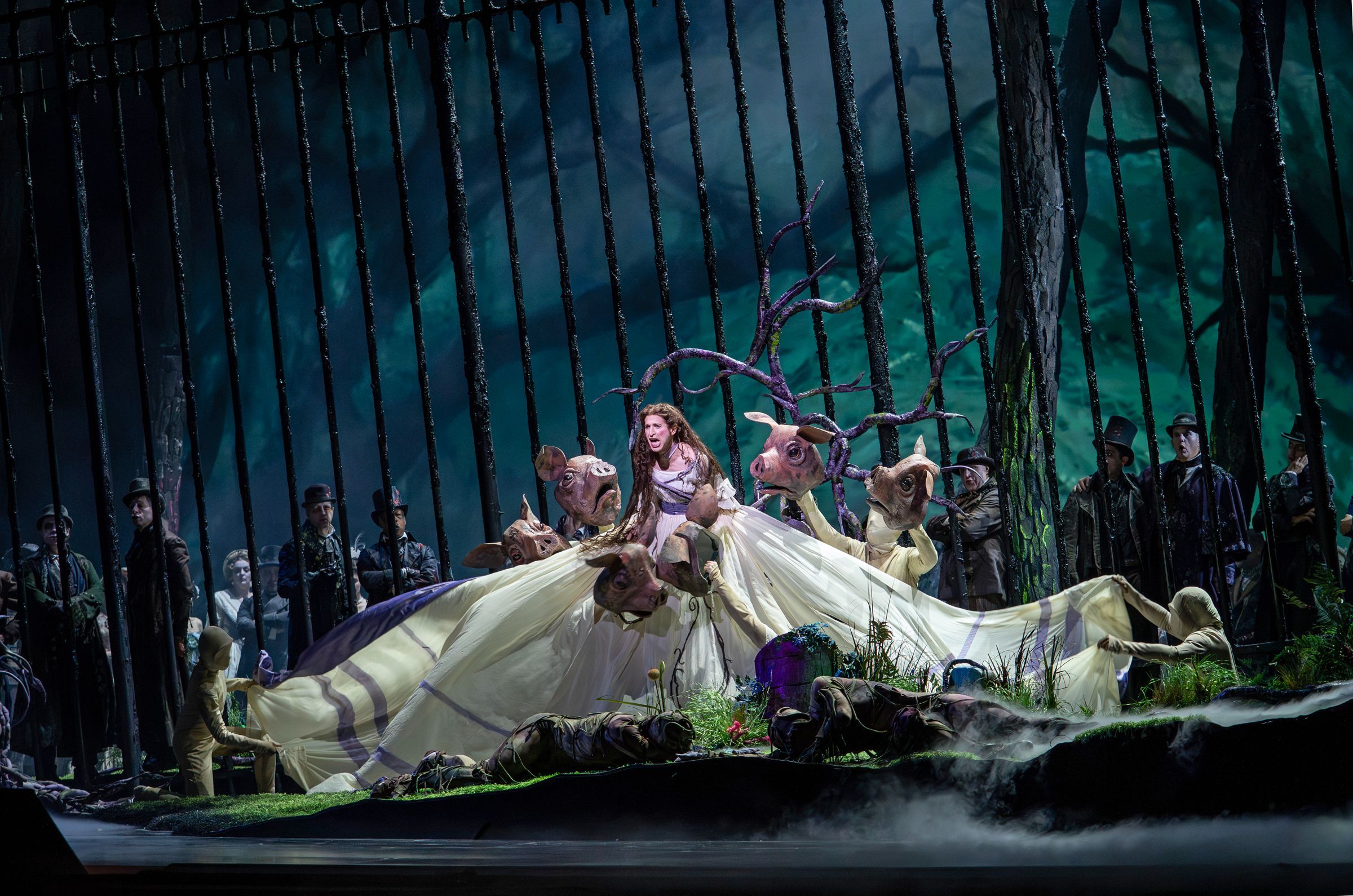 Anthony Roth Costanzo (Miss Elise Traynor) © Karen Almond | Met Opera
