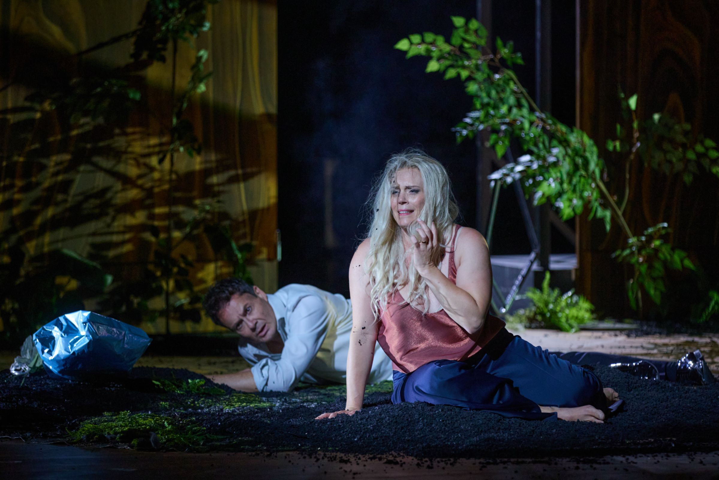 Jochen Kupfer (Wolfram von Eschenbach) und Emily Newton (Elisabeth) © Ludwig Olah