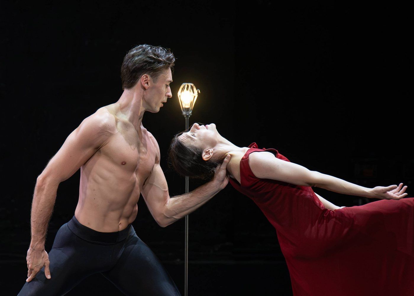 Joseph Taylor and Alina Cojocaru in John Neumeier’s <i>Ghost Light</i> &copy; Photography by ASH