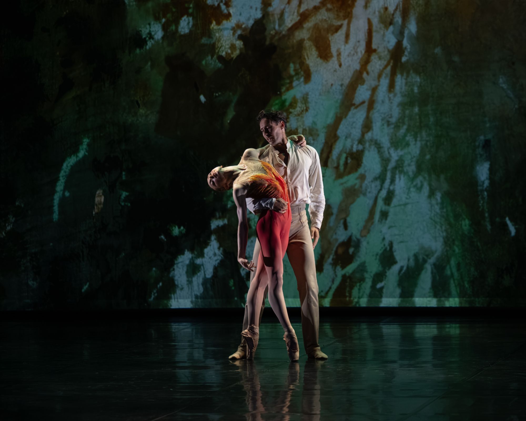 Ellie Young and Joseph Taylor in GlenTetley’s <i>Firebird</i> &copy; Photography by ASH