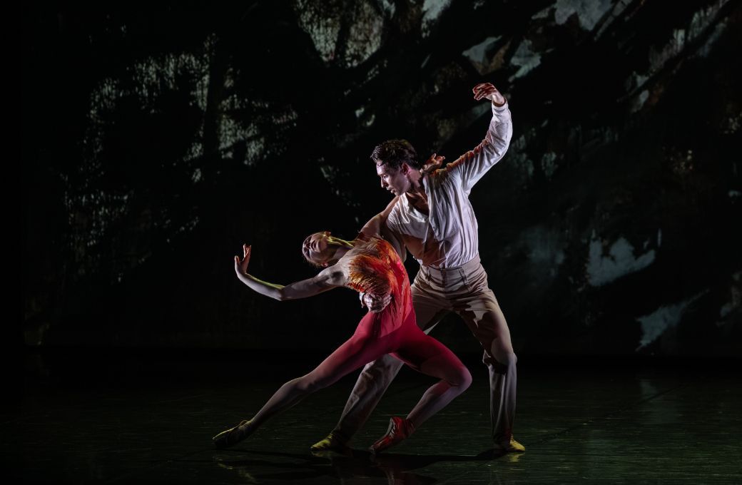 Ellie Young and Joseph Taylor in Glen Tetley&rsquo;s <i>Firebird</i> &copy; Photography by ASH