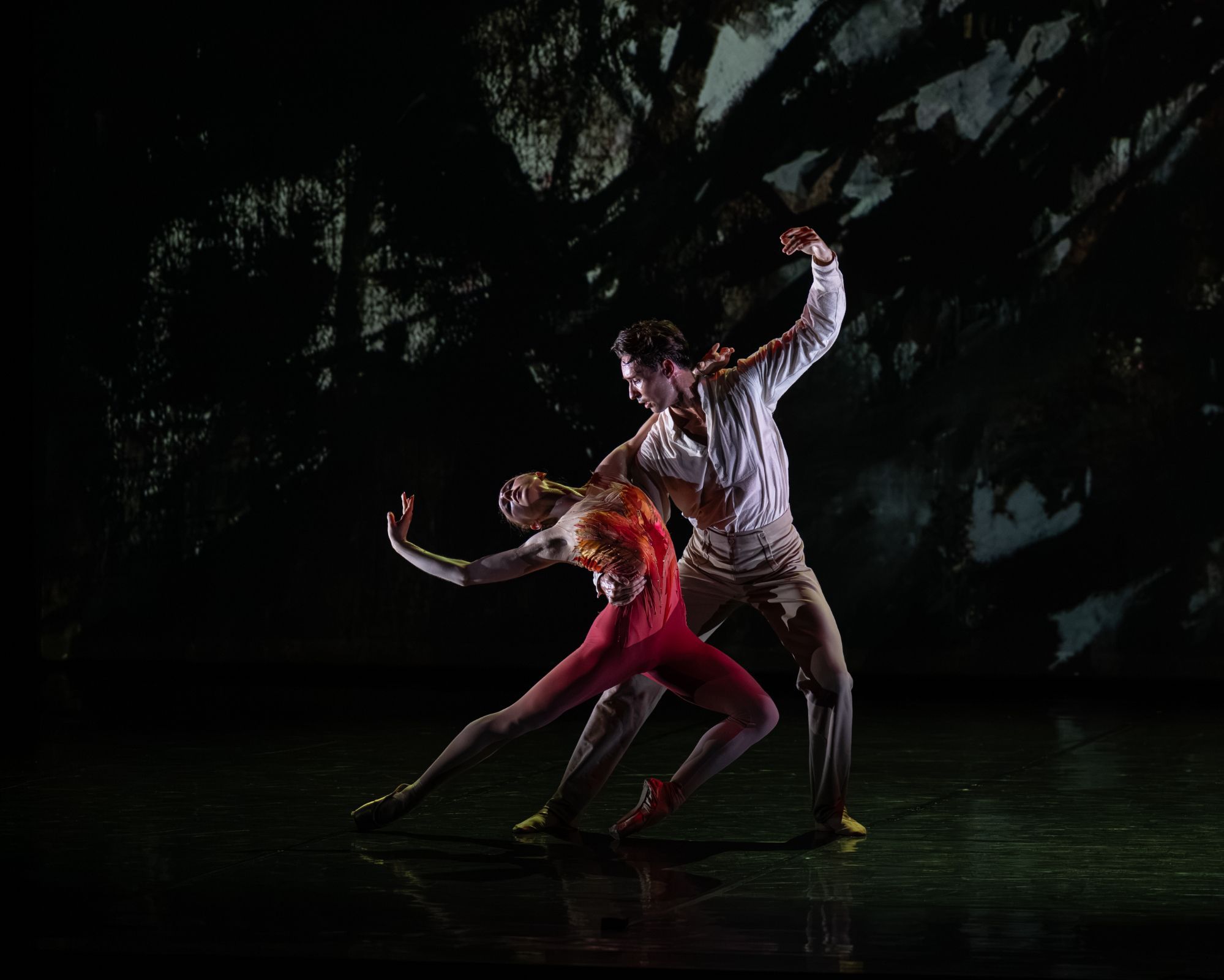 Ellie Young and Joseph Taylor in Glen Tetley’s <i>Firebird</i> &copy; Photography by ASH