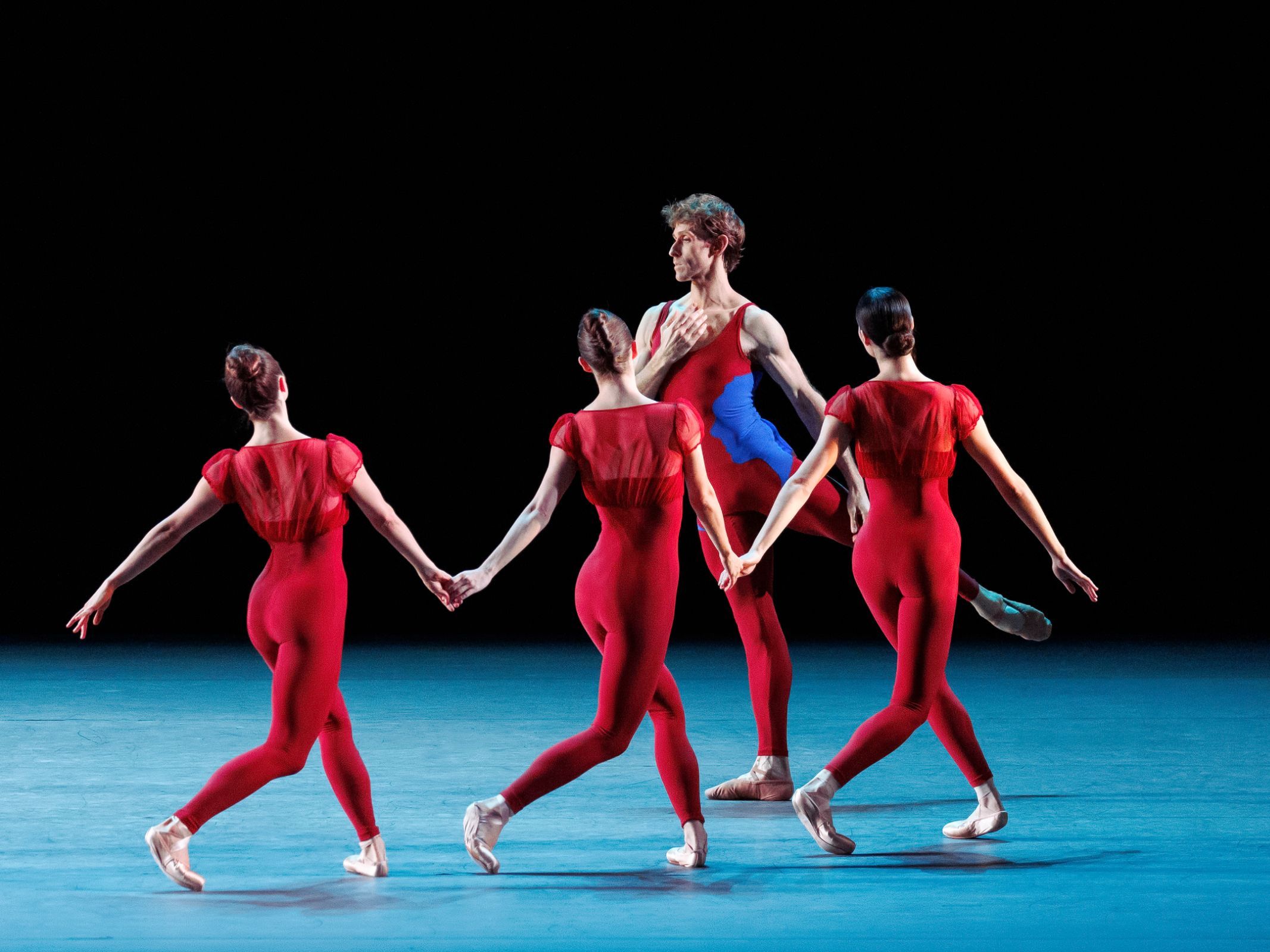 Adrian Danchig-Waring with Indiana Woodward, Unity Phelan and Mira Nadon in <i>Once with you</i> &copy; Erin Baiano