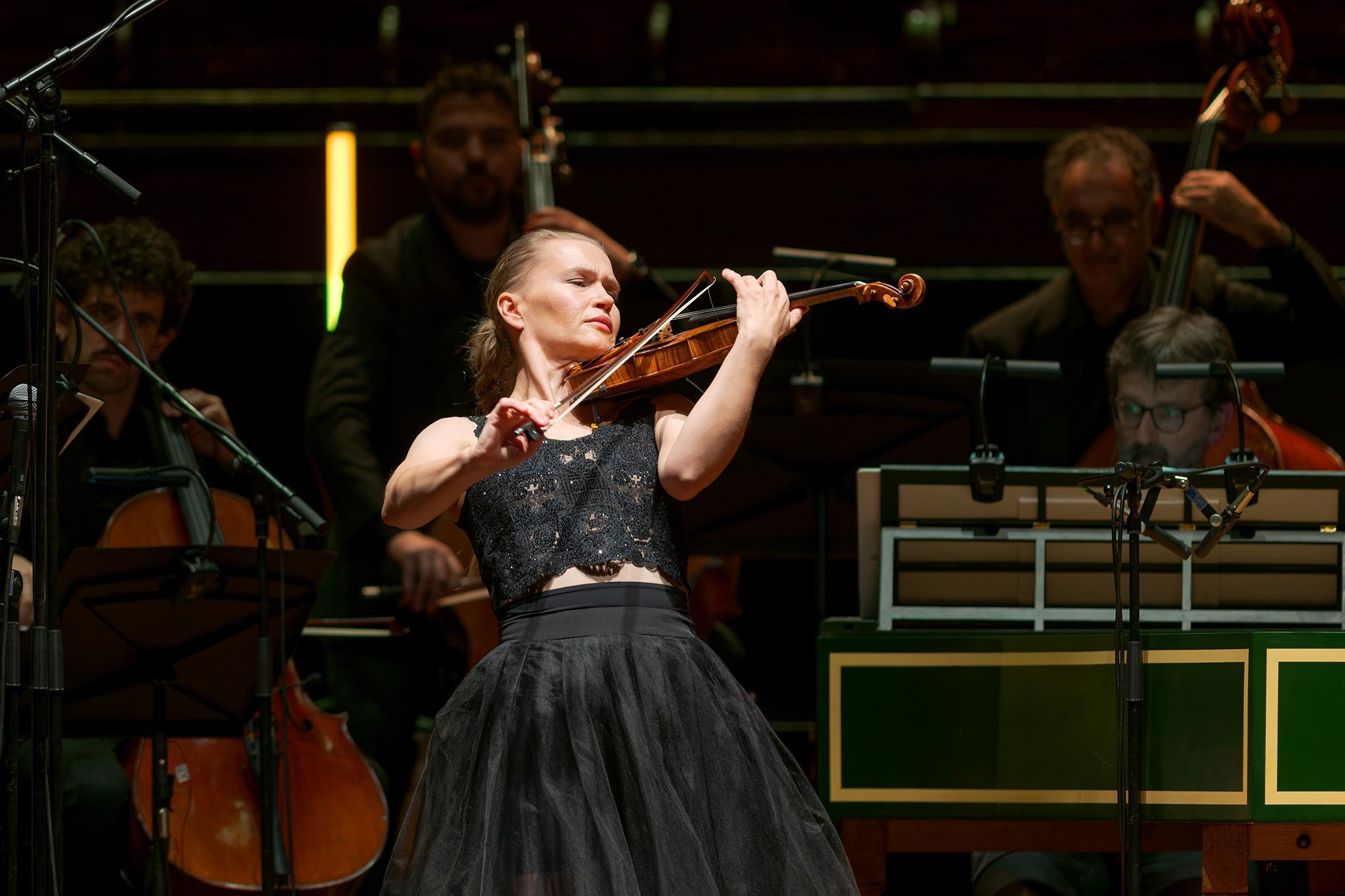 Mari Samuelsen and the Scottish Chamber Orchestra © Christopher Bowen