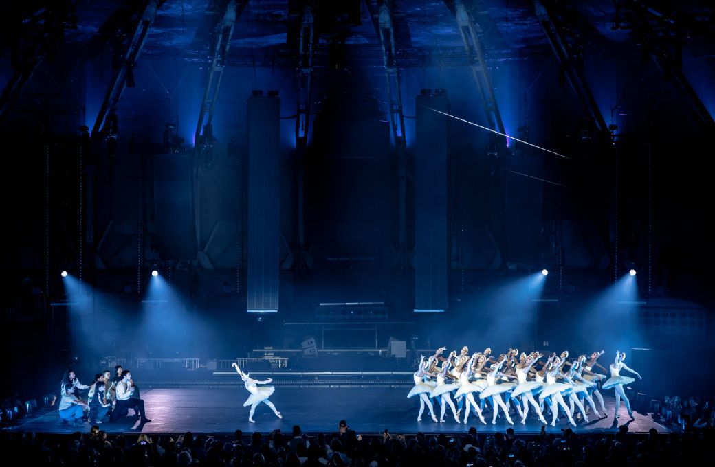 <i>Swan Lake Remixed</i> with Dutch National Ballet and ISH Collective for ADE &copy; J. Lousberg