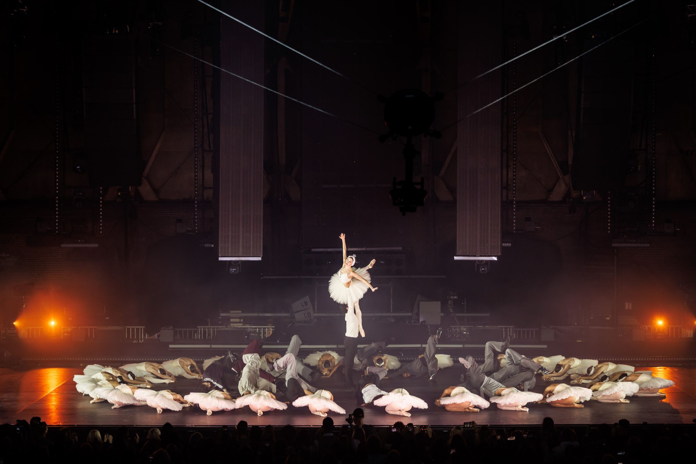 <i>Swan Lake Remixed</i> with Dutch National Ballet and ISH Collective for ADE &copy; J. Lousberg
