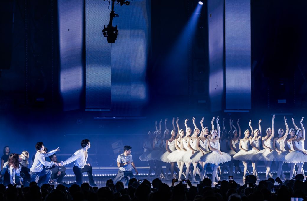 <i>Swan Lake Remixed</i> with Dutch National Ballet and ISH Collective for ADE &copy; J. Lousberg