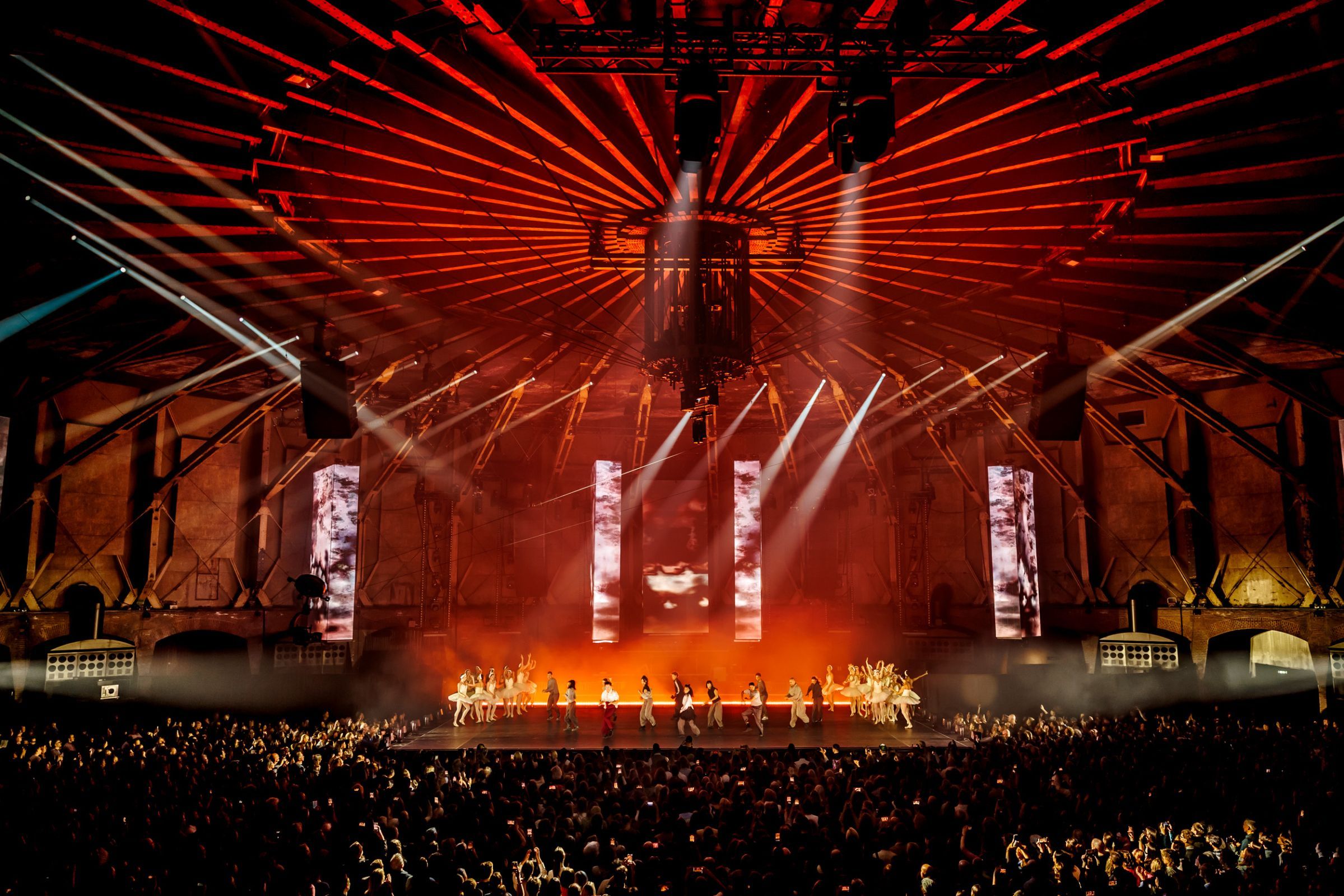 <i>Swan Lake Remixed</i> with ISH Collective and Dutch National Ballet for ADE &copy; J. Lousburg