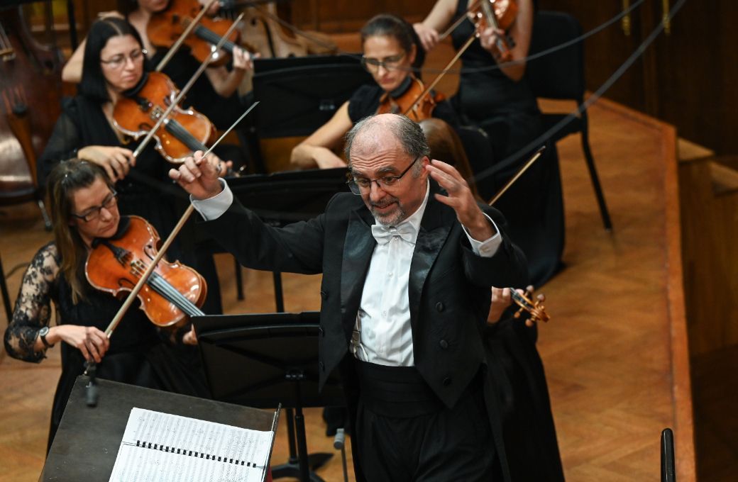 Nayden Todorov conducts the Sofia Philharmonic Orchestra © BEMUS | Belkisa Abdulović