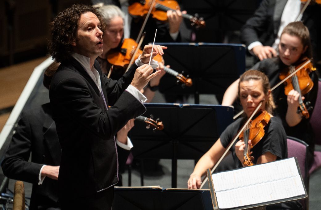 Nicholas Collon conducts The Hallé © David Hughes
