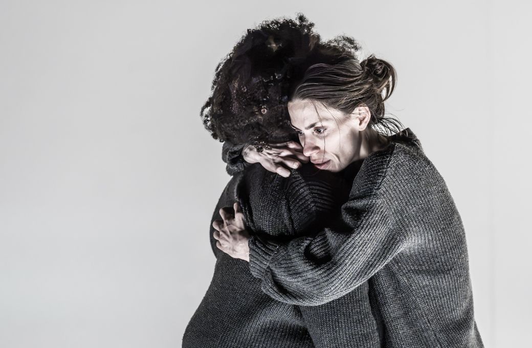 Veena Akama-Makia (Clare) and Jacquelyn Stucker (Gwen) © RBO | Marc Brenner