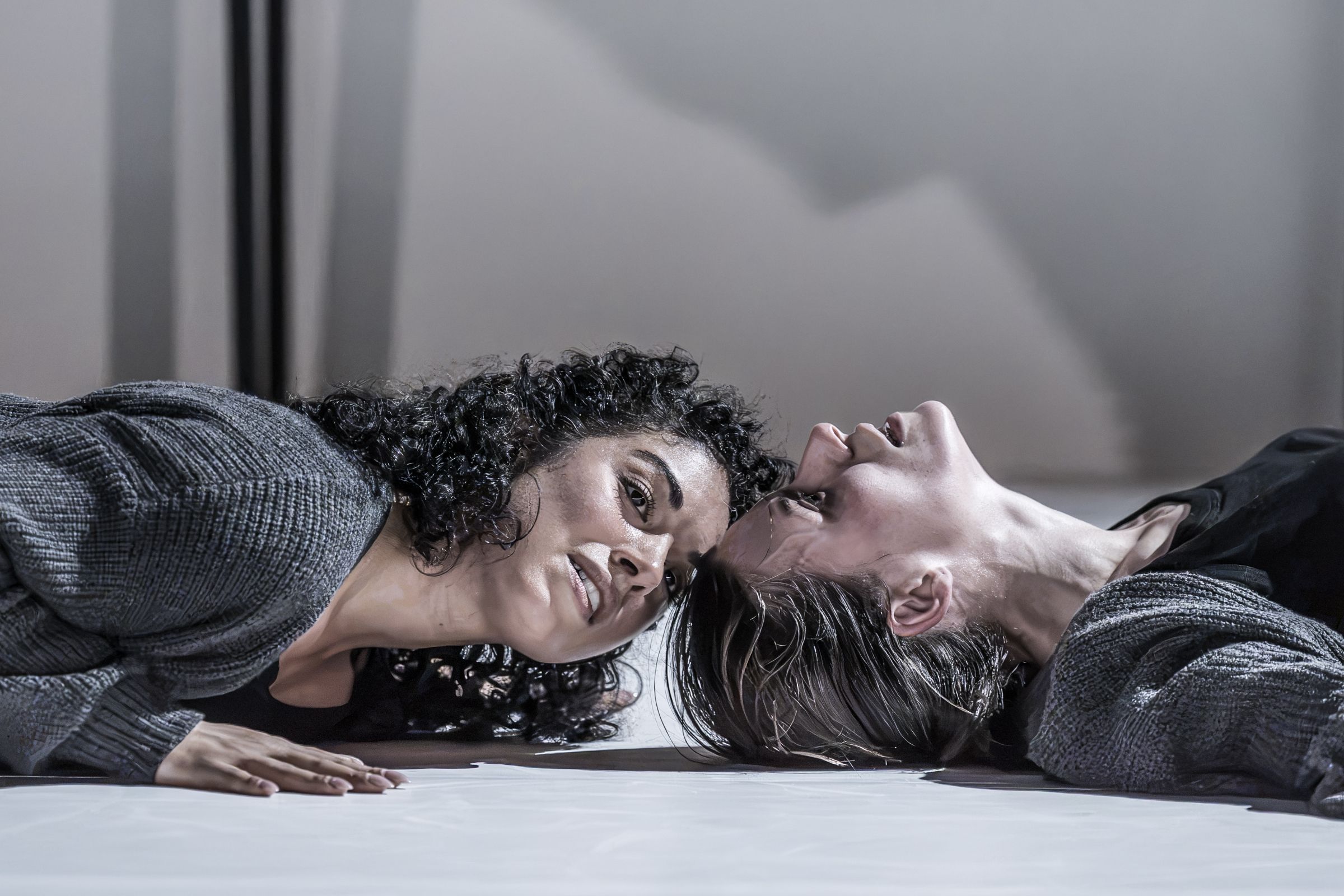 Sophia Burgos (Suzy) and Jacquelyn Stucker (Gwen) © RBO | Marc Brenner