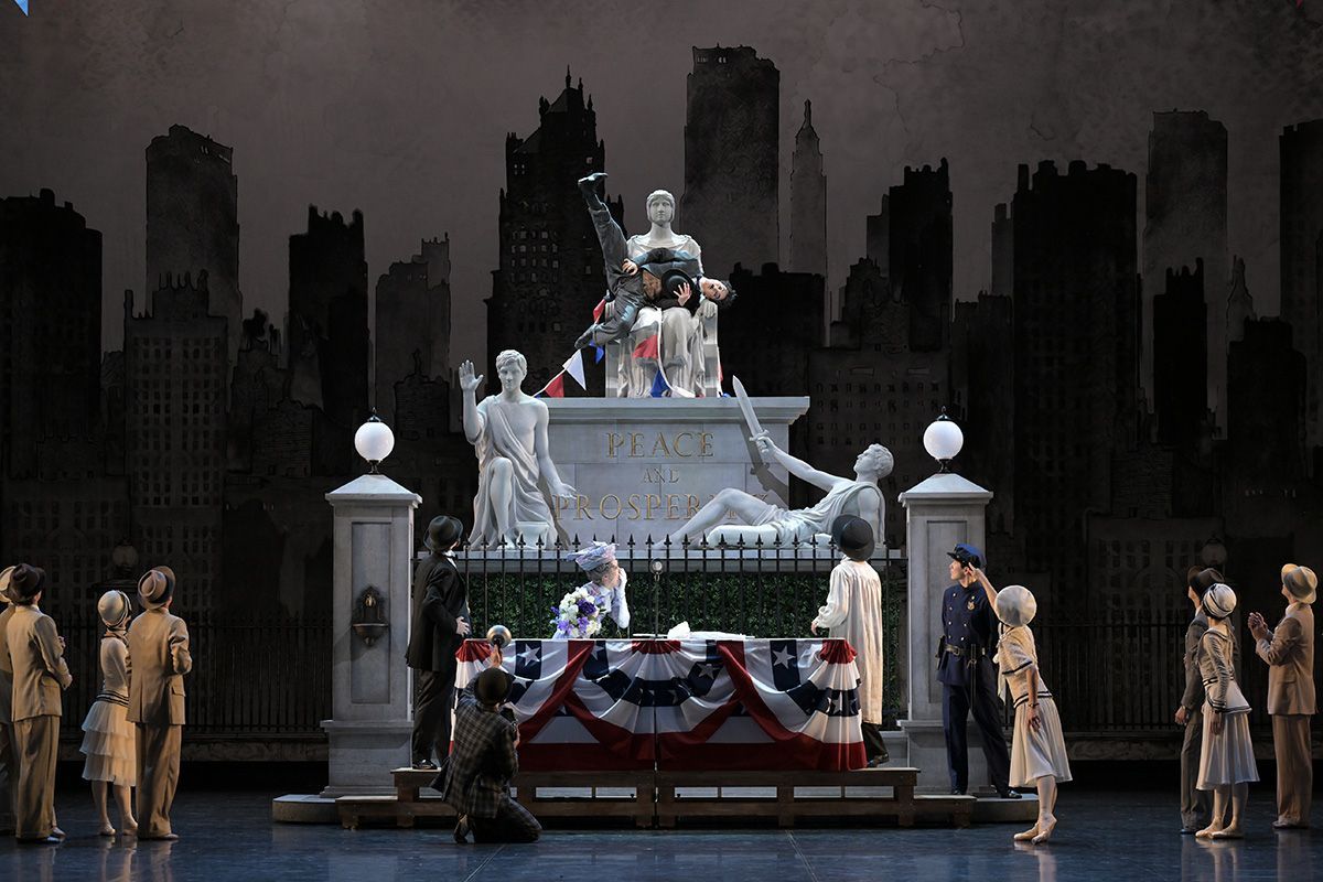National Ballet of Japan in Alastair Marriott’s <i>City Lights</i> © Photo by Takashi Shikama, Charlie Chaplin™ © Bubbles Incorporated SA