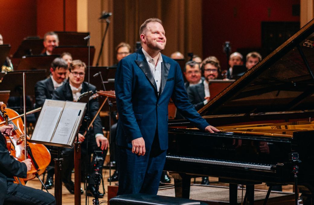 Lukáš Vondráček and the Prague Radio Symphony Orchestra © Matěj Komár