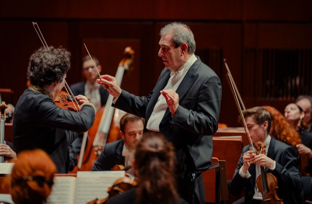Daniele Gatti und Augustin Hadelich mit der S&auml;chsischen Staatskapelle Dresden &copy; J&ouml;rg Simanowski