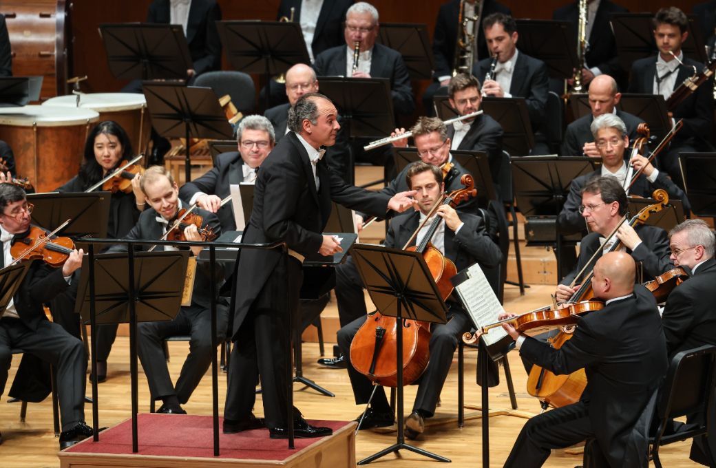 Tugan Sokhiev conducts the Vienna Philharmonic &copy; Hankyung Media Group