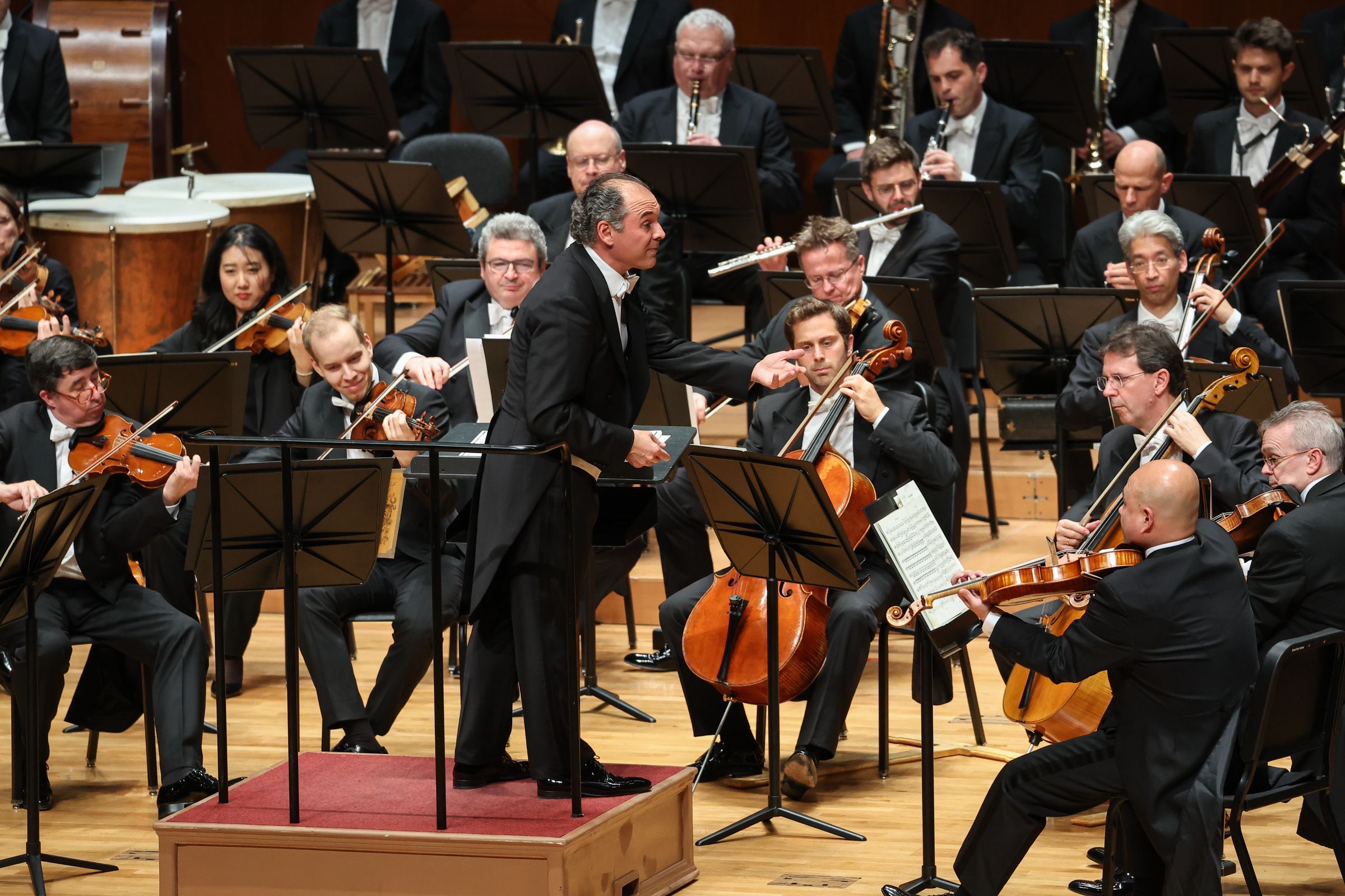 Tugan Sokhiev conducts the Vienna Philharmonic &copy; Hankyung Media Group