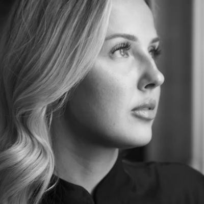 Elise Hills Plays The Piano and Writes Back: A Recital &amp; A Handwritten Reply