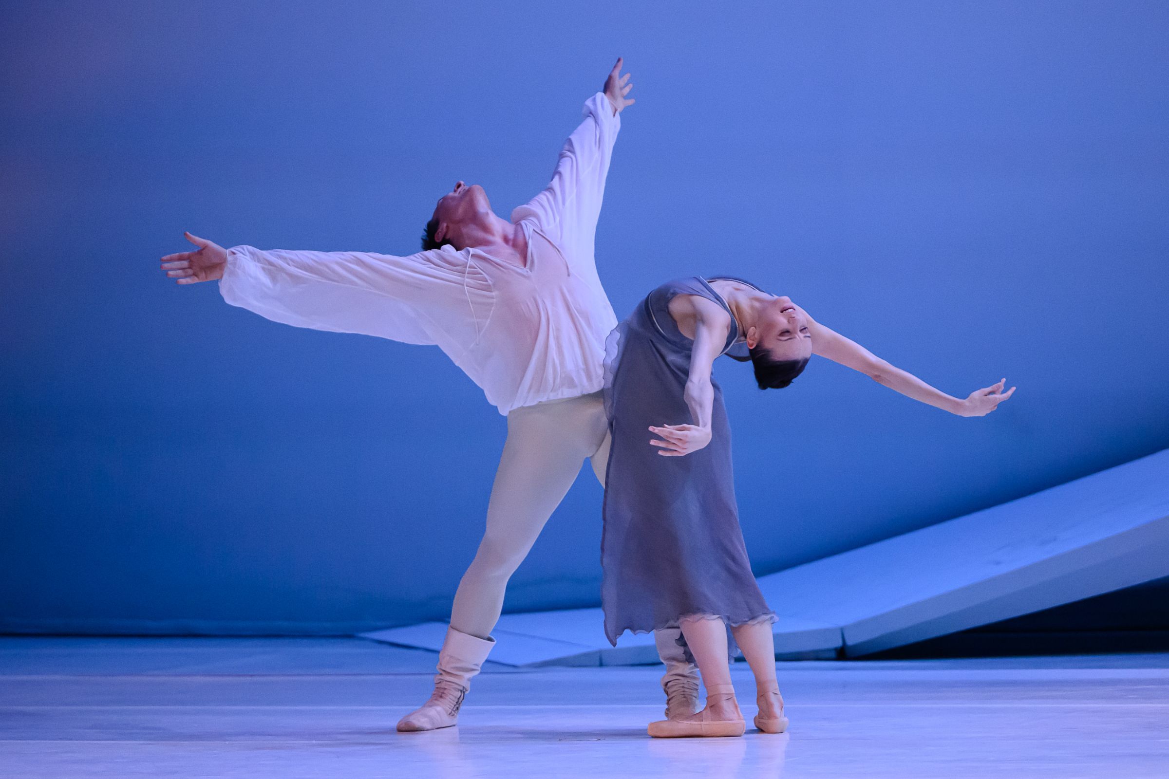 Francesco Resch and Juliette Klein in Jean-Christophe Maillot’s <i>Roméo et Juliette</i> &copy; Alice Blangero