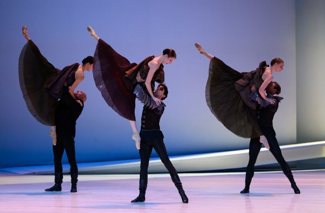 Les Ballets de Monte-Carlo in Jean-Christophe Maillot&rsquo;s <i>Rom&eacute;o et Juliette</i> &copy; Alice Blangero