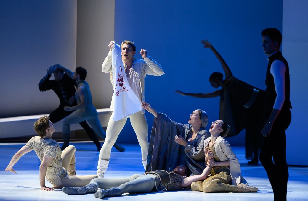 Les Ballets de Monte-Carlo in Jean-Christophe Maillot&rsquo;s <i>Rom&eacute;o et Juliette</i> &copy; Alice Blangero