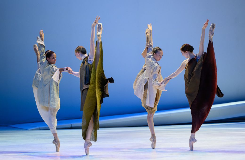 Les Ballets de Monte-Carlo in Jean-Christophe Maillot&rsquo;s <i>Rom&eacute;o et Juliette</i> &copy; Alice Blangero