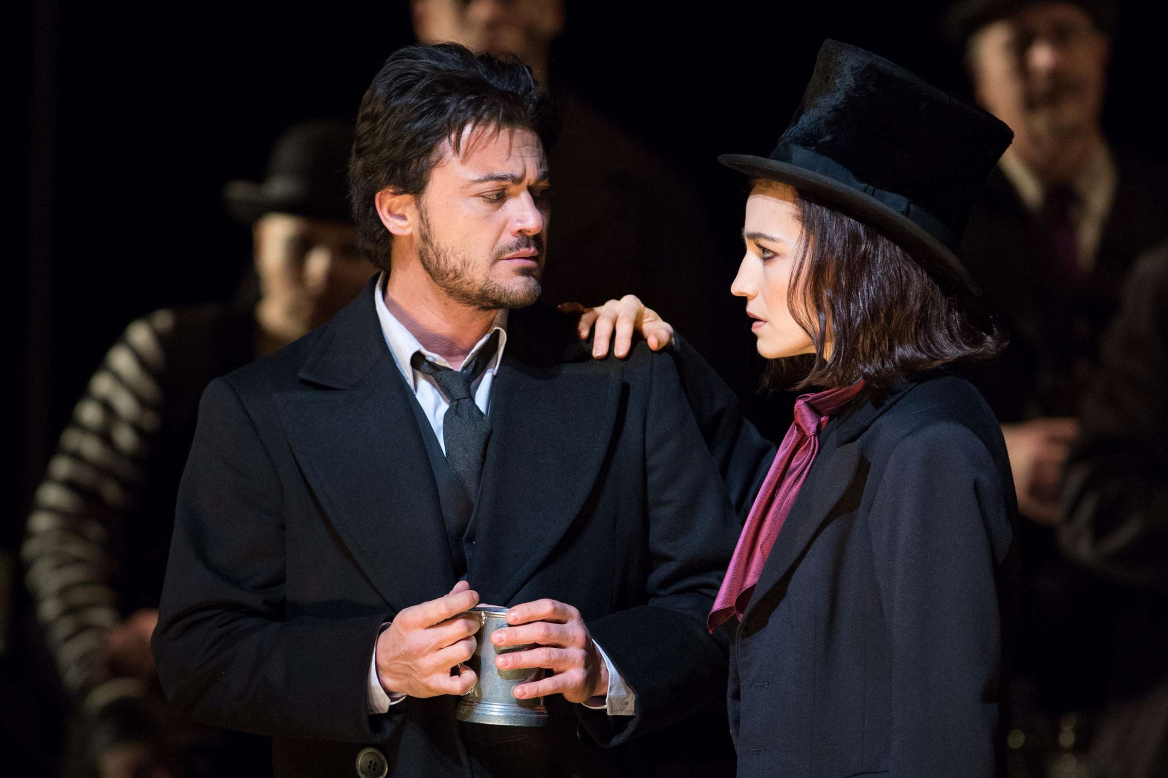 Vittorio Grigòlo (Hoffmann) und Kate Lindsey (Nicklausse) an der Met © Marty Sohl | Metropolitan Opera