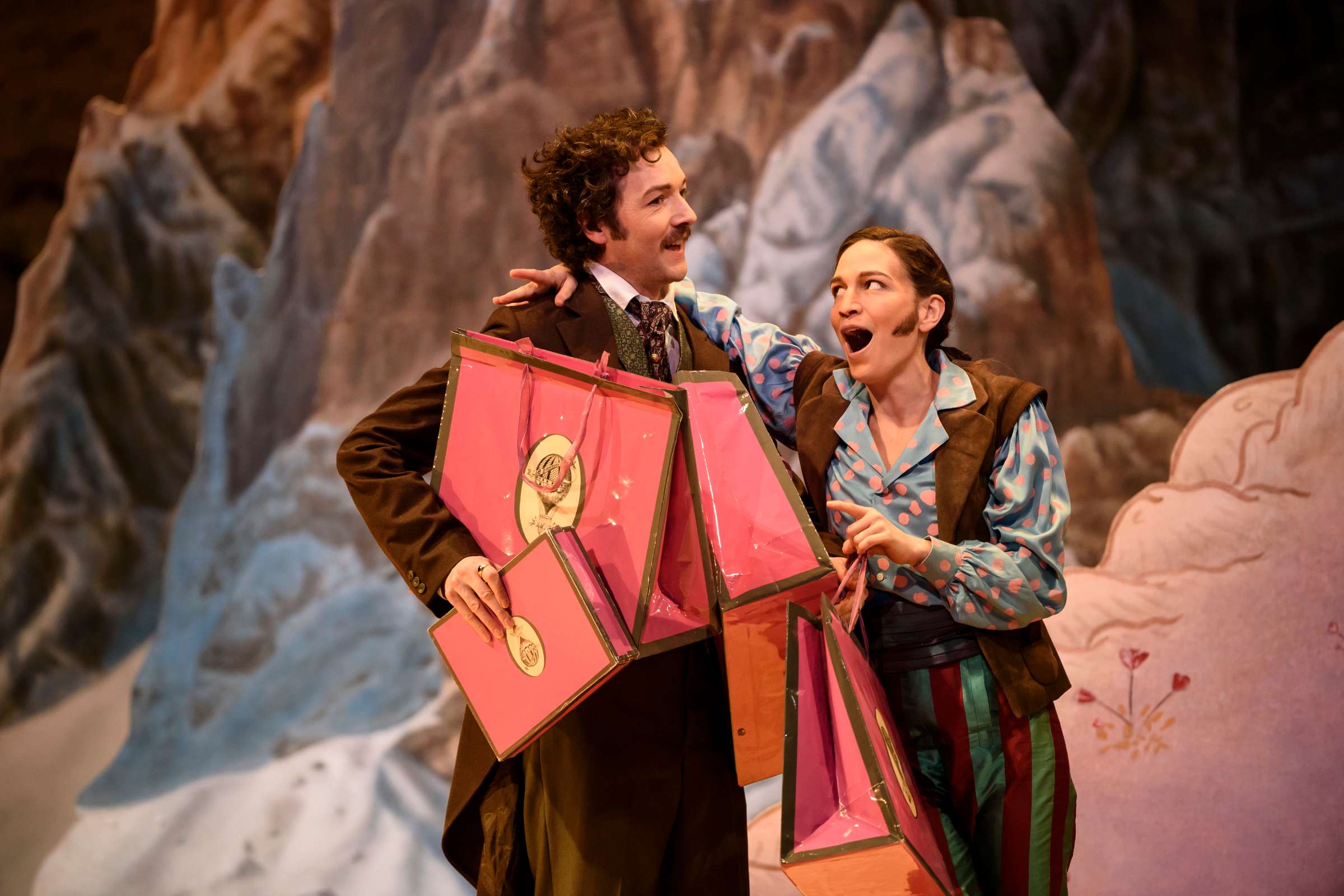 Chris Addison (Smith) und Kate Lindsey (Lazuli) in <i>L'Étoile</i> © ROH | Bill Cooper