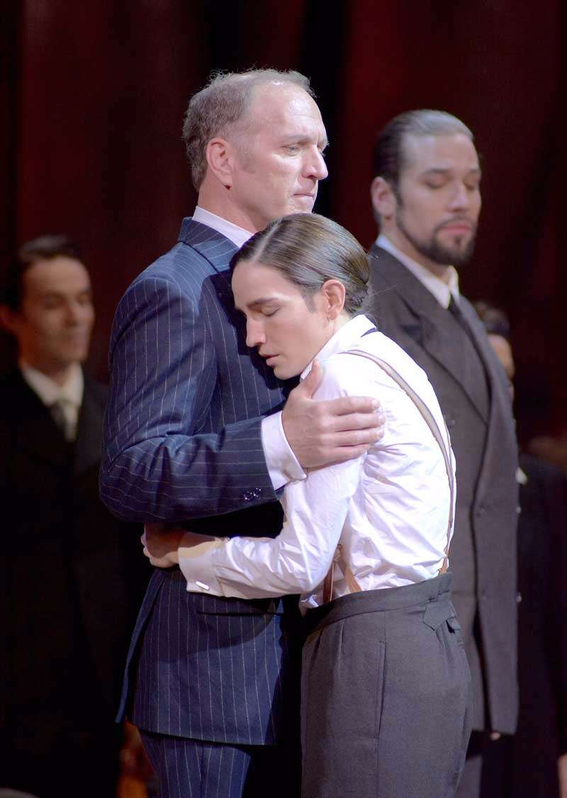 Kurt Streit (Tito) und Kate Lindsey (Sesto) am Théâtre des Champs-Élysées © Vincent Pontet